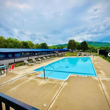 Travelodge By Wyndham Lake George Ny Exterior photo