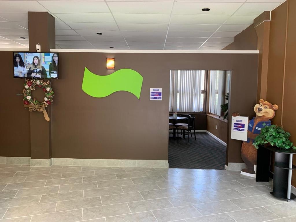 Travelodge By Wyndham Lake George Ny Exterior photo
