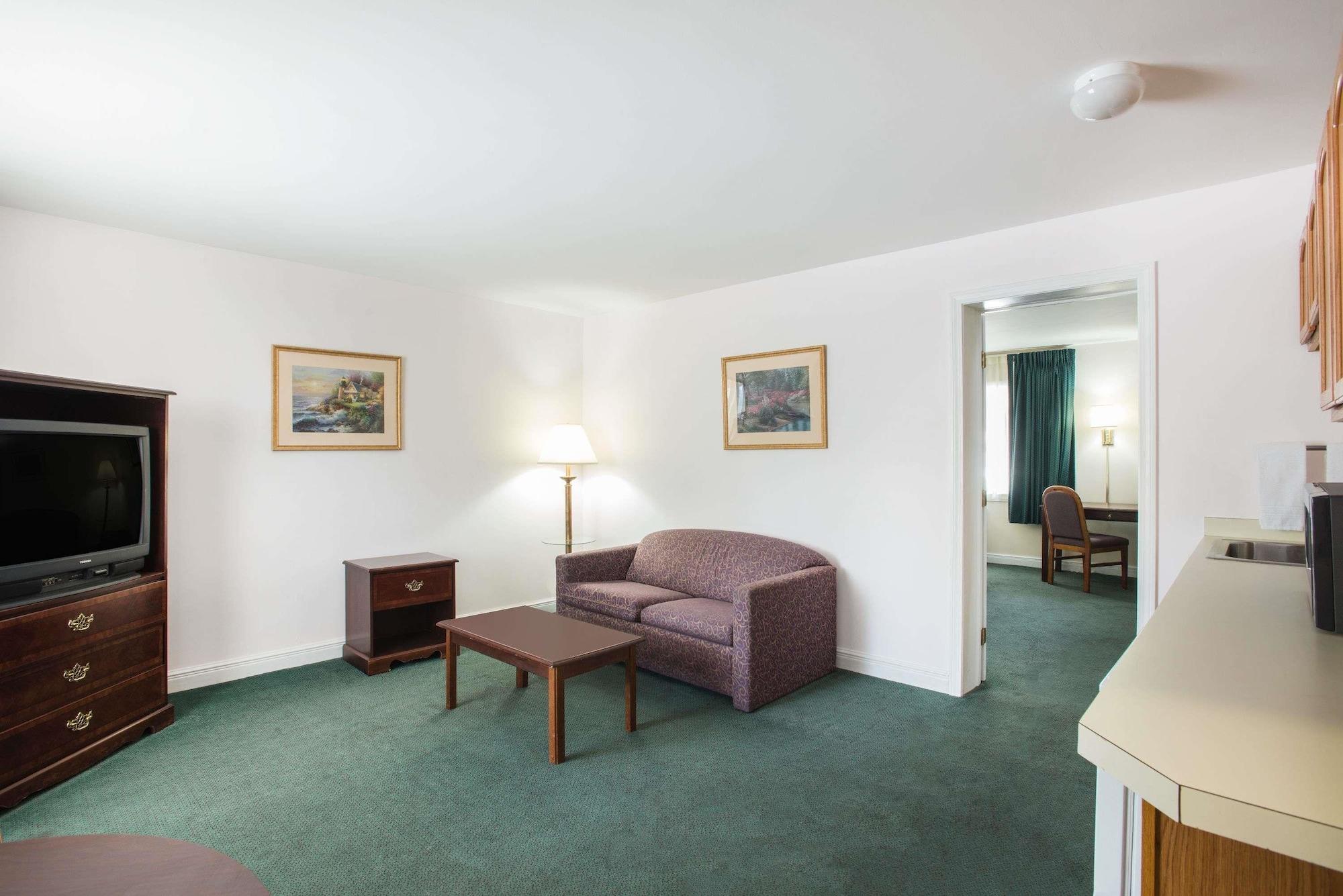 Travelodge By Wyndham Lake George Ny Exterior photo
