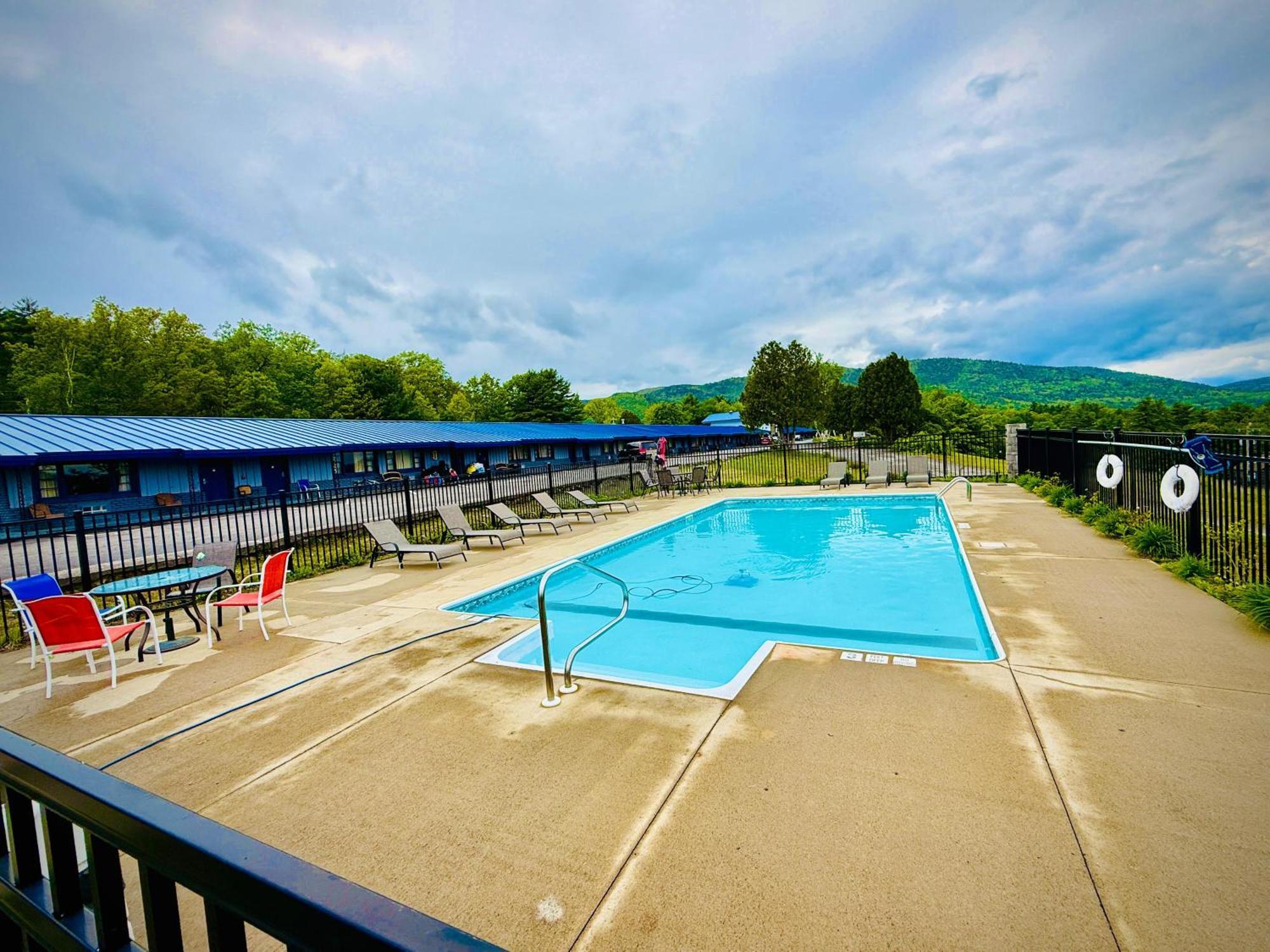 Travelodge By Wyndham Lake George Ny Exterior photo