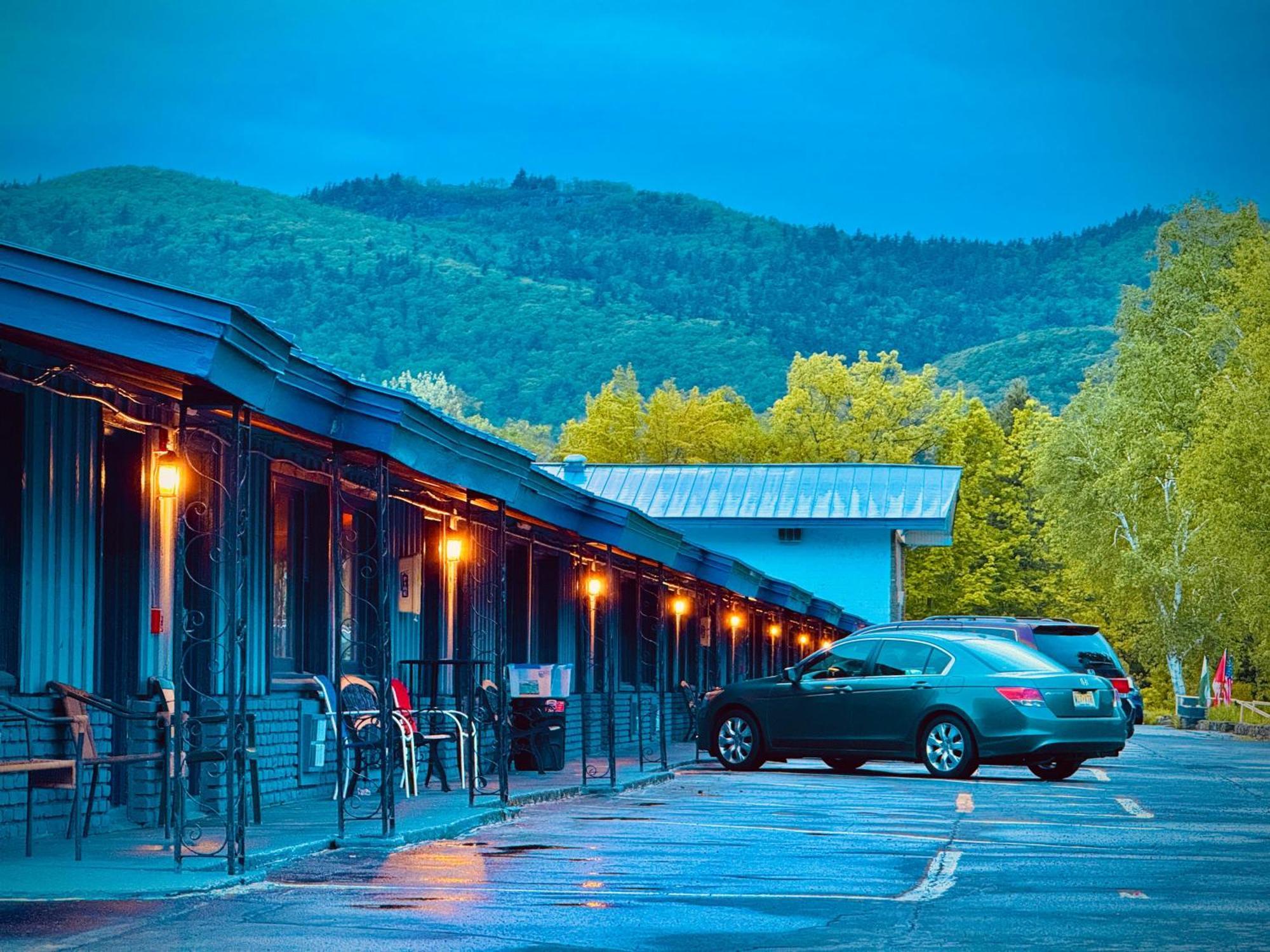 Travelodge By Wyndham Lake George Ny Exterior photo